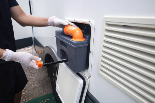 Portable Toilet Options We Offer in Glenmoor, OH